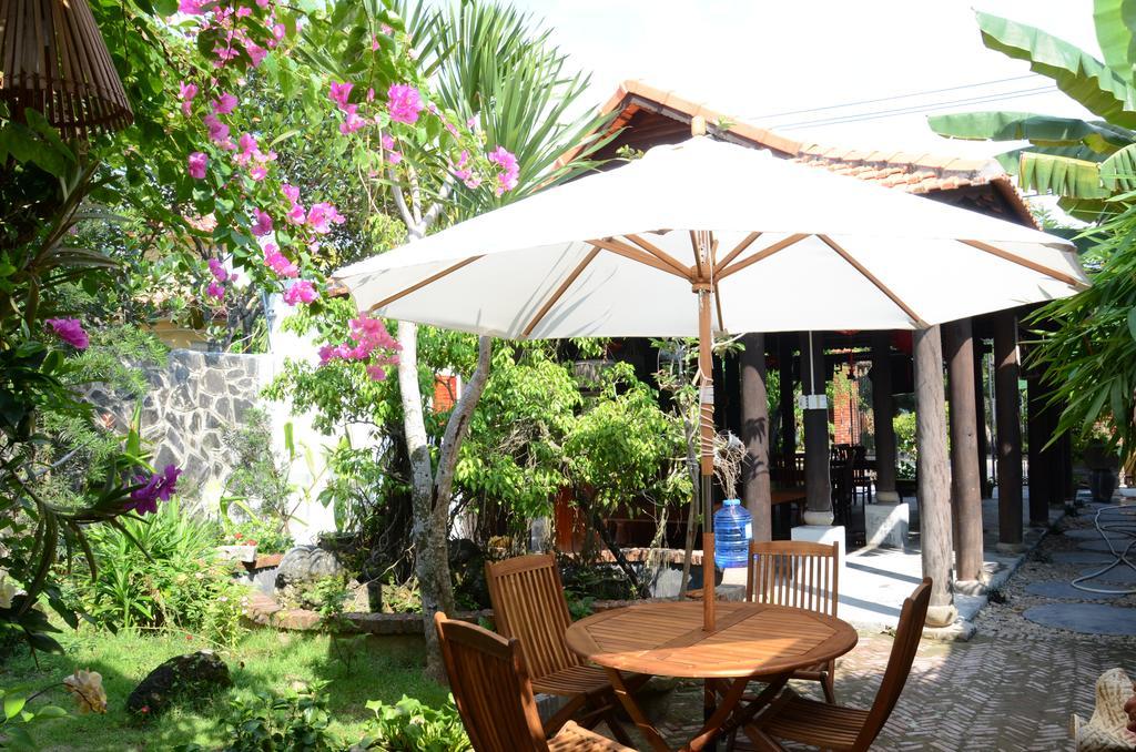 313 Cua Dai - Viet House Homestay Хойан Экстерьер фото
